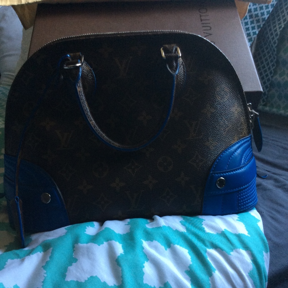 Louis Vuiton Alma Handbag Monogram Shine Canvas PM - Picture 3 of 8
